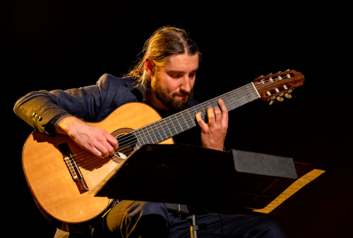 La filature a plus d'une corde à sa guitare