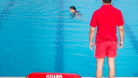 Job d'été : surveillant de piscine